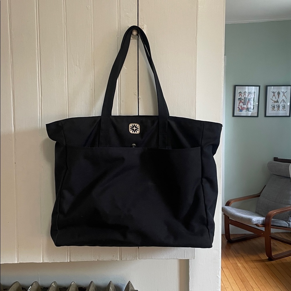 Walker Goods Valley Tote Bag in all black
